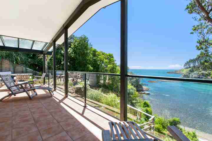 Beachfront Enclosure Bay Deck and View4