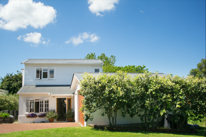 Front view of Bell's Cottage, spacious holiday accomodation in Oneroa