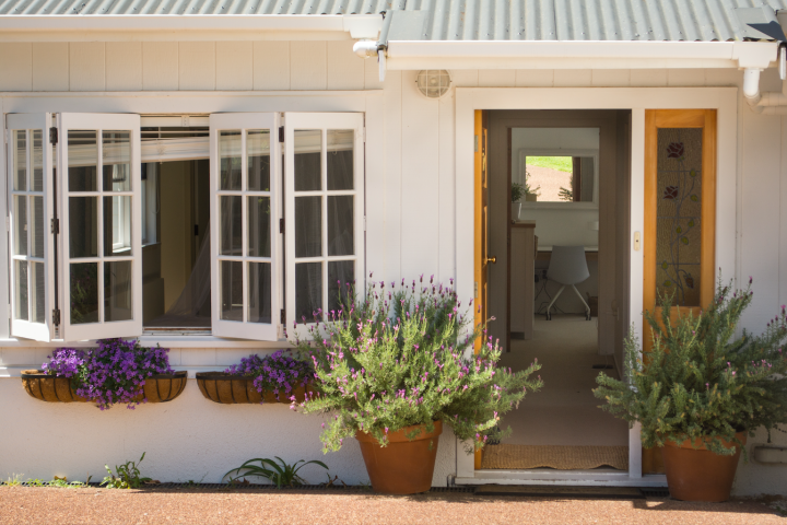 Entrance way to Bell's Cottage, your Waiheke home away from home