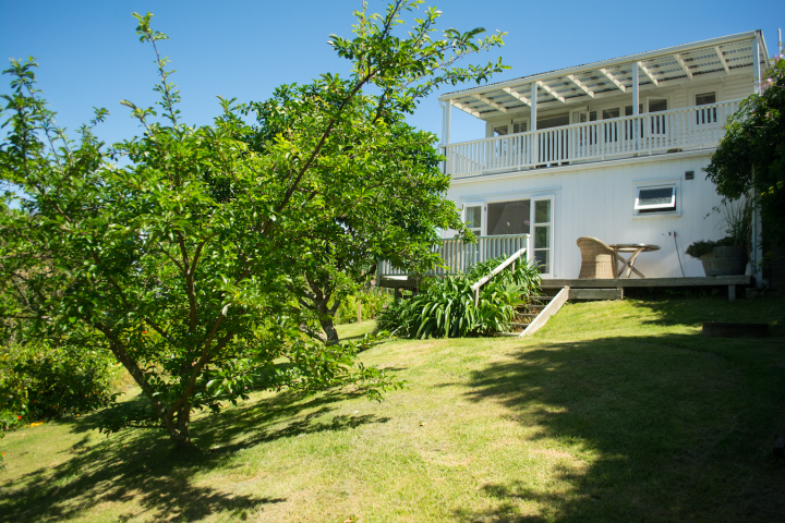 Large lawn and garden area for entertaining children and guests at Oneroa cottage