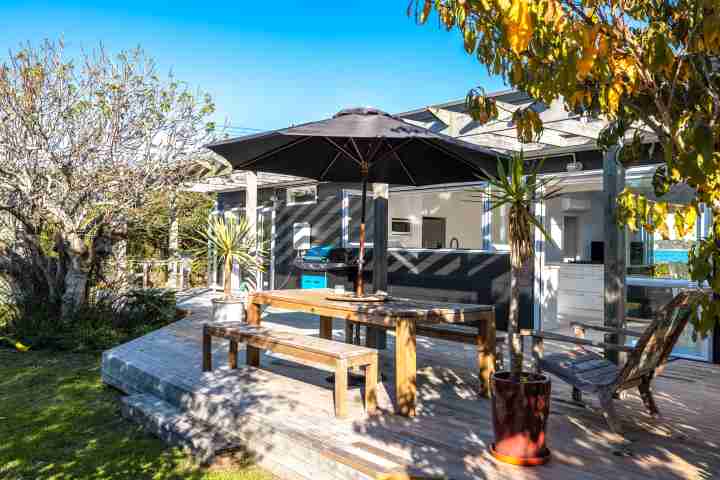 Driftwood Beach House Alfresco Dining