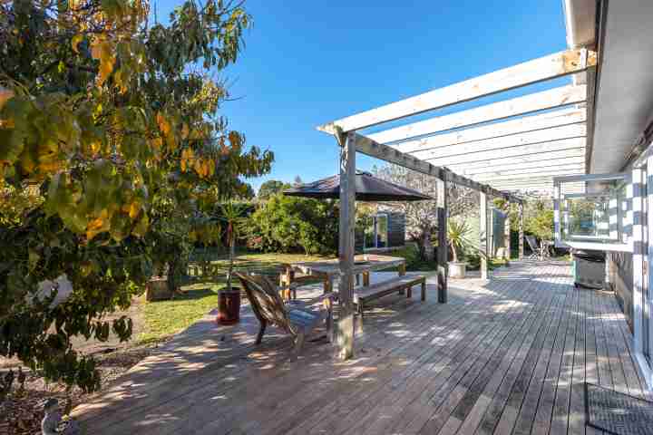 Driftwood Beach House Back sun deck