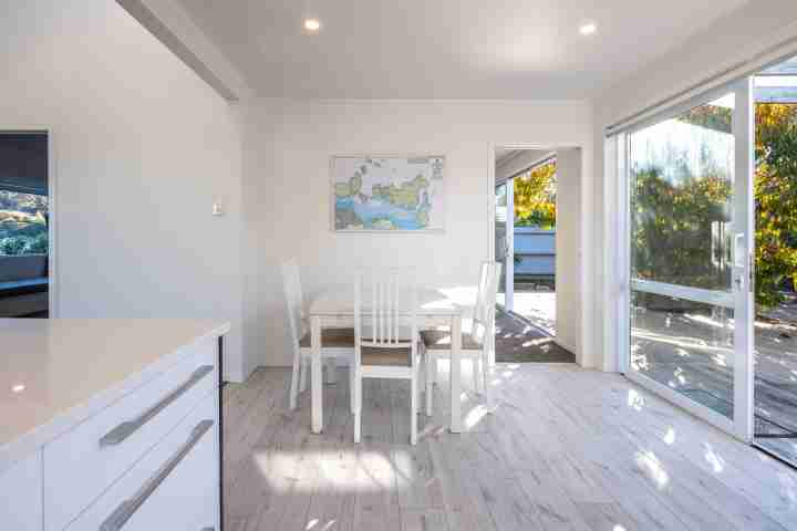 Driftwood Beach House Dining area