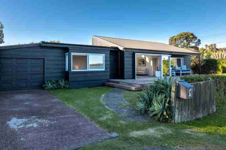 Driftwood Beach House Front of the house