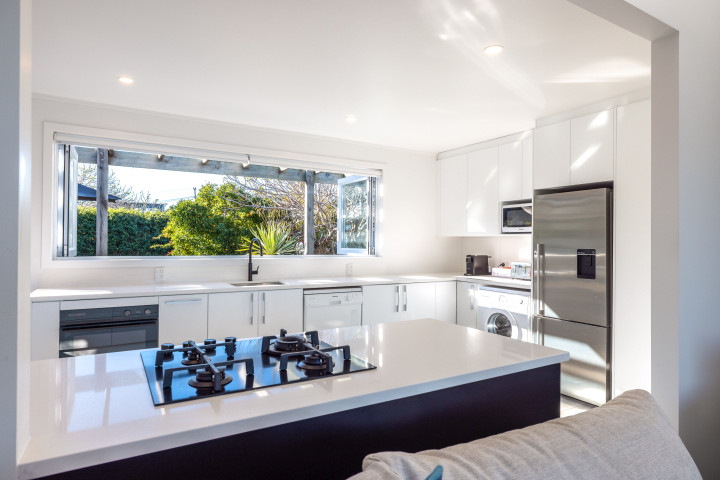 Driftwood Beach House Gas hob on kitchen island