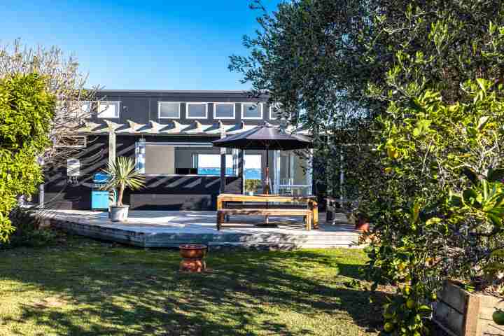 Driftwood Beach House back of the house looking through to the ocean