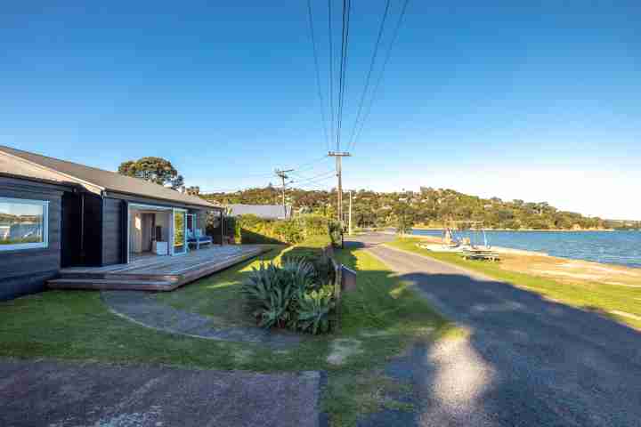 Driftwood Beach House quiet road with playground