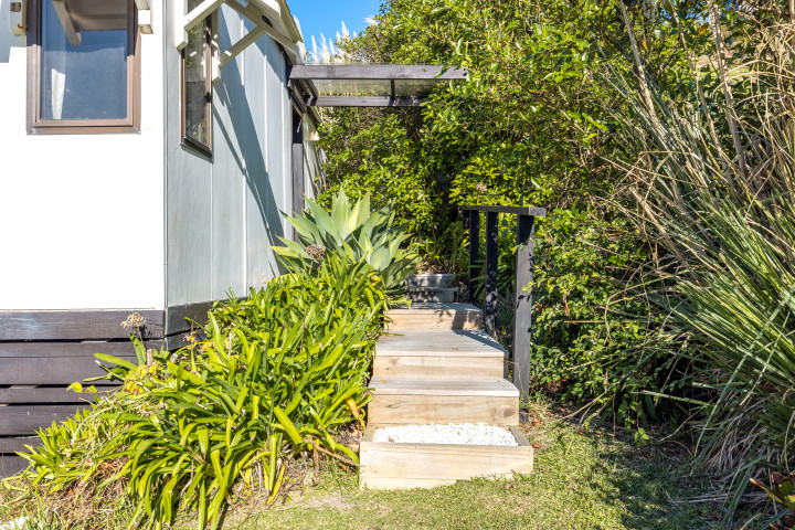 Drop Anchor at Enclosure Bay sleepout exterior 2