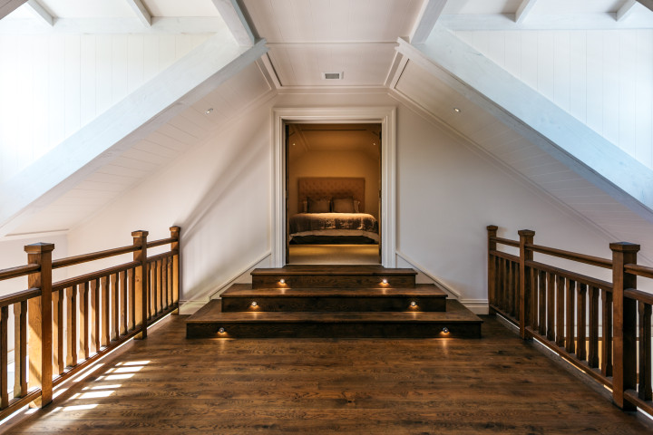 Relaxing entrance way to Te Rere Pilates bedroom at private estate