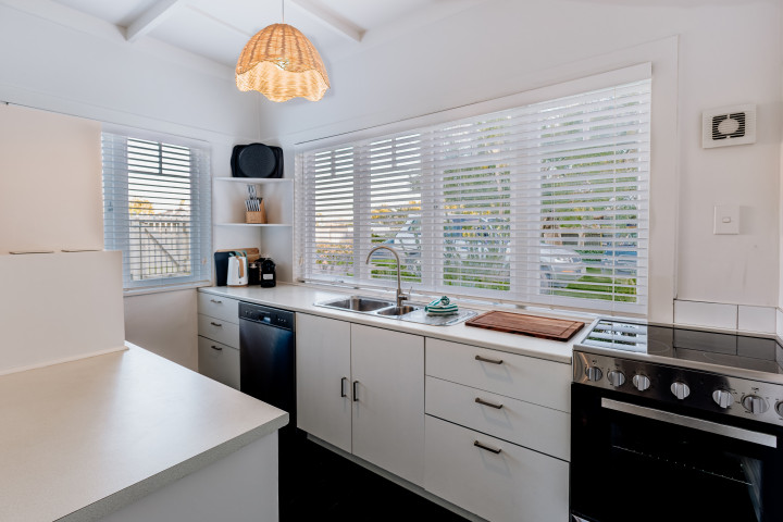 Huruhi Cottage Kitchen area v2