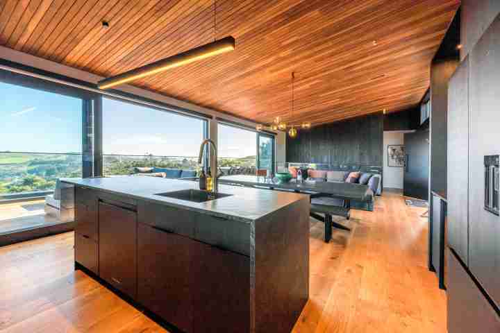 Kaitiaki Lodge Kitchen and dining area