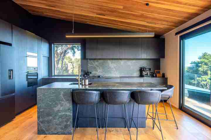 Kaitiaki Lodge Luxury kitchen island