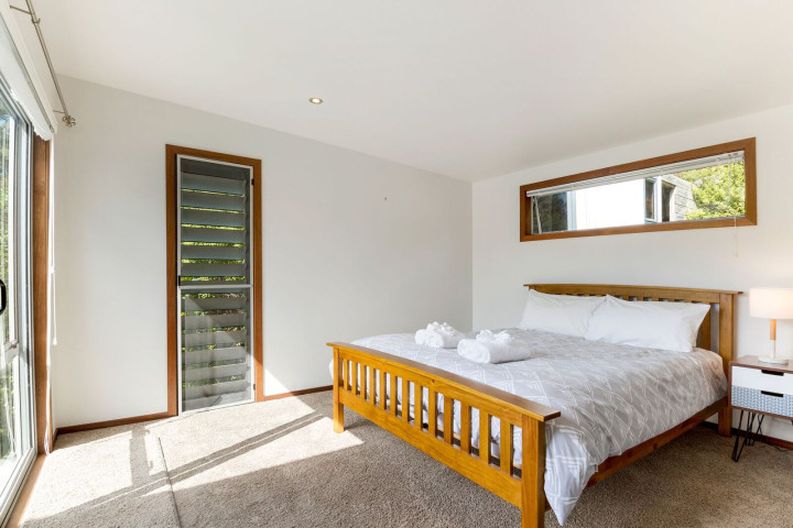 Escape to comfortable double bedroom at Karaka Sanctuary just 15 minutes from Palm Beach