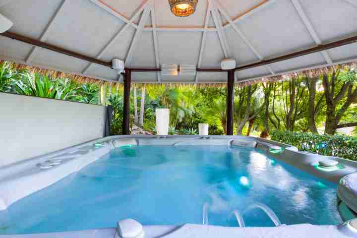 Kauri Springs Lodge Spa pool