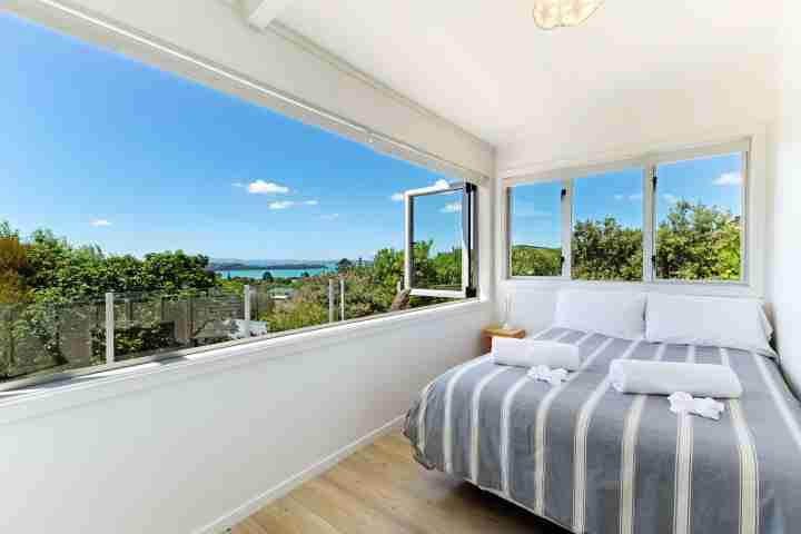 Master Bedroom View - Tiri Cottage, Waiheke Unlimited