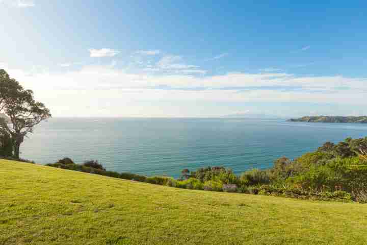 Unlimited sea views from Moeraki Onetangi Beach