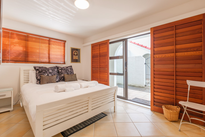 Onetangi Beach Apartments 7 Bedroom 3 Queen Bed