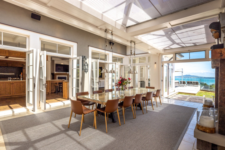 Te Rere Estate Dining 6