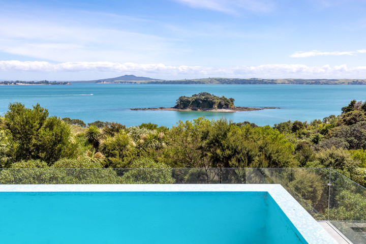 Te Rere Estate Infinity pool POV 1