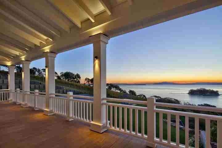 Host events and weddings at Te Rere Estate - sunset view of outdoor area with beach view