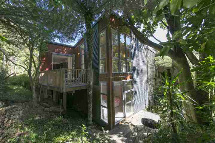 Ted's Cottage in New Zealand Native Bush, Family accommodation