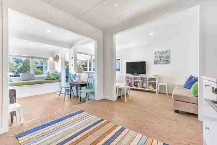 Be my guest in well-lit open-plan living area Waiheke Island