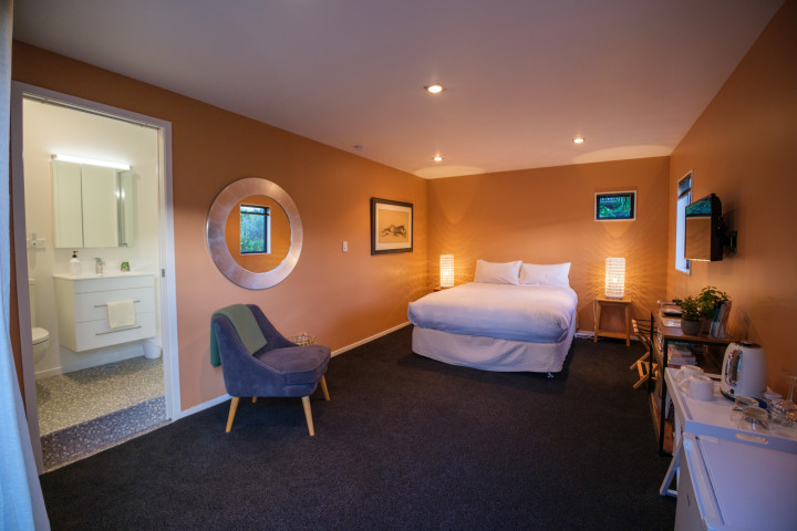 The Pavilion Omiha Guest suite with smart TV