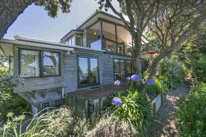 beachfront enclosure bay 01 waiheke island accomodation house flat apartment premium back views holiday house2