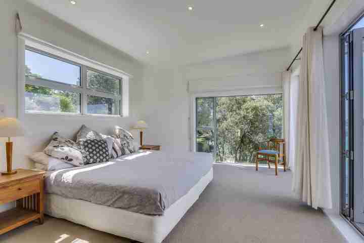 landscapegallery Absolute Beachfront Oneroa Bay Bedroom5