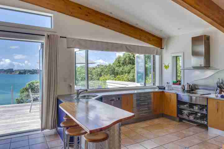 landscapegallery Absolute Beachfront Oneroa Bay Kitchen2